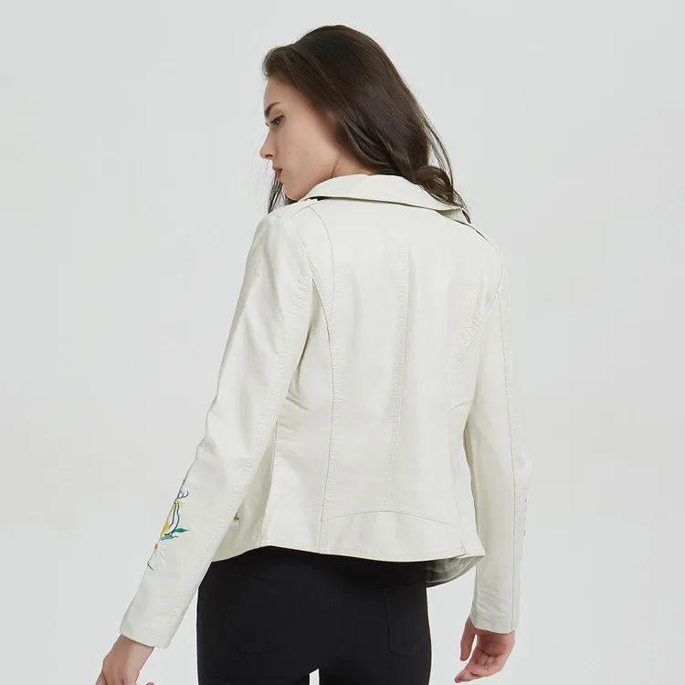 Женская мотоциклетная байкерская куртка черная облегающая из искусственной