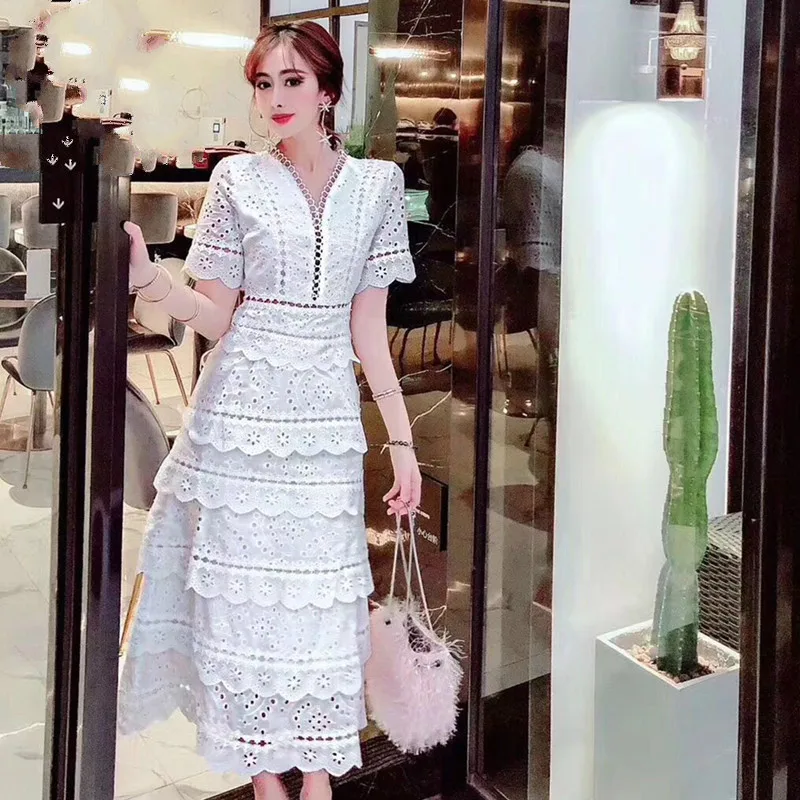 Женское кружевное платье летнее с коротким рукавом и треугольным вырезом