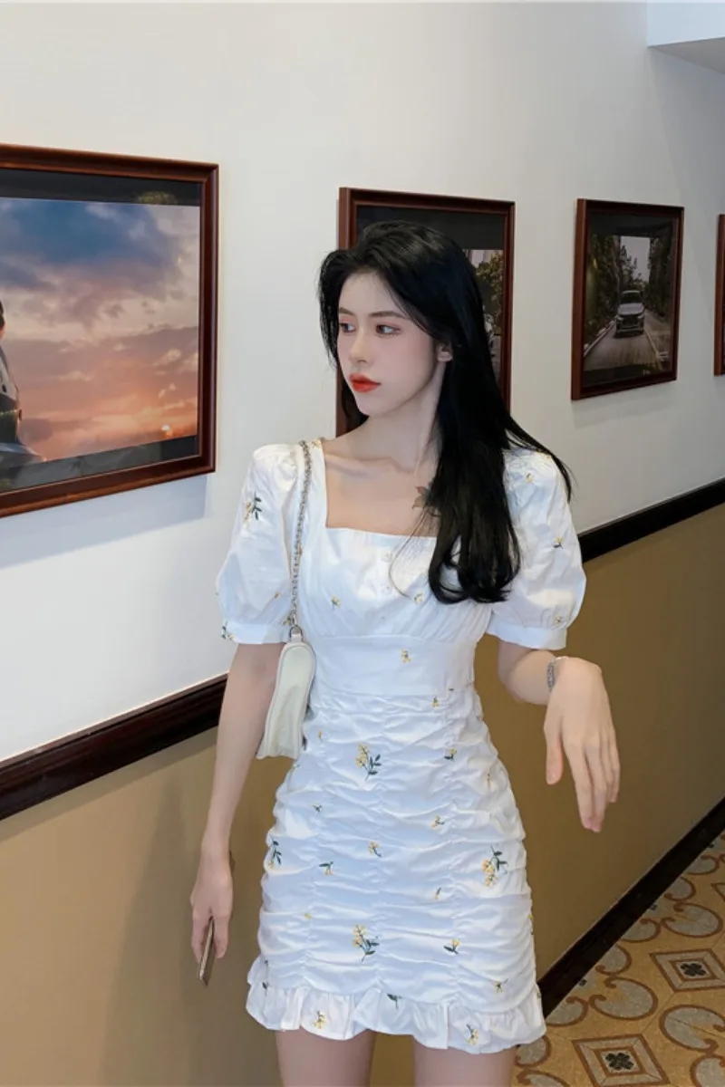 

French Style Fairy Retro Short Dress Floral Puff Sleeve Dress New Summer Slimming Waist-Tight Dress Fashion Square Collar Dress