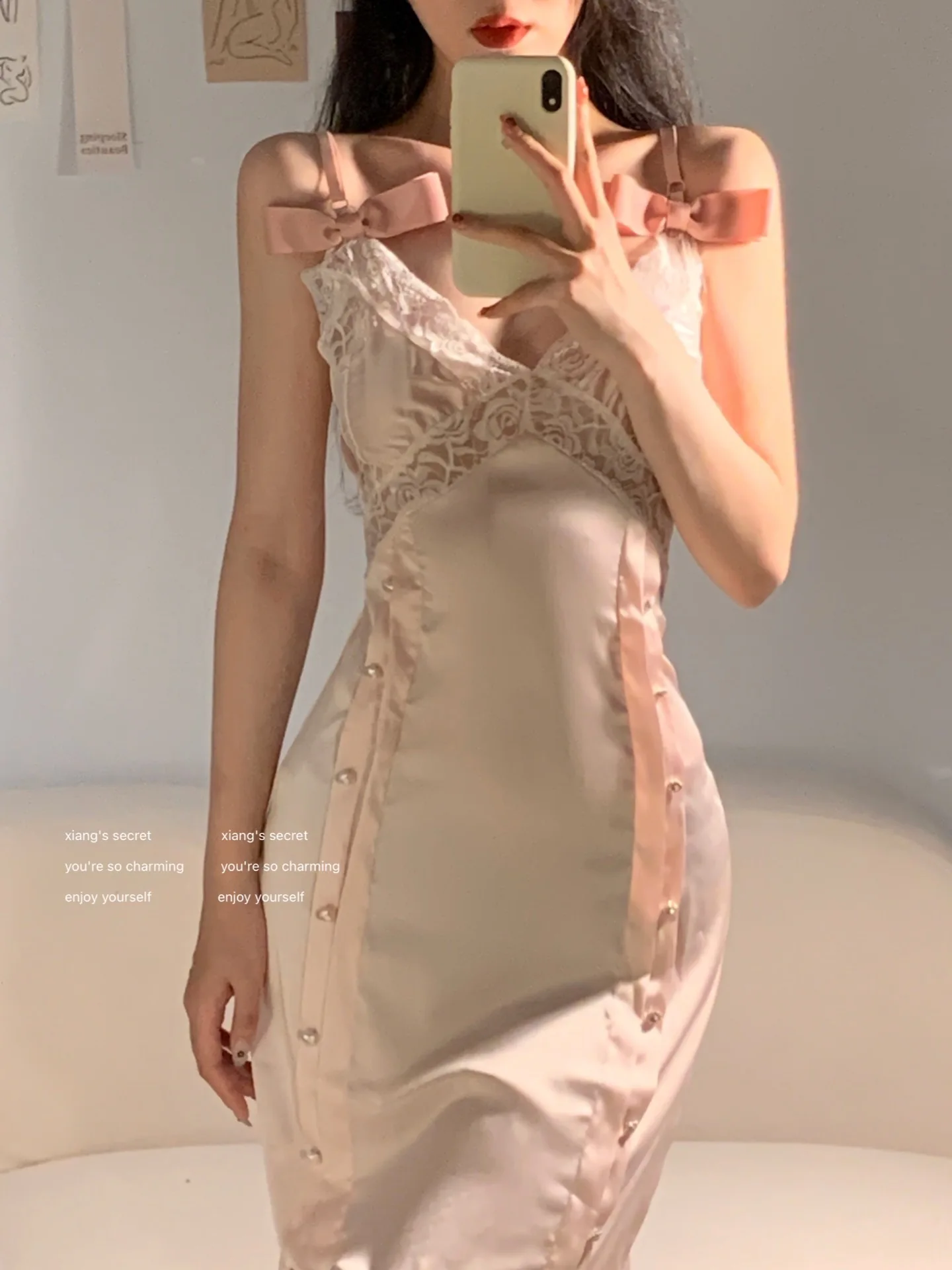 

Absolutely Beautiful! Jiao Mei's Pink Satin Diamond-Embedded Dress Bow Pure Lace Nightdress