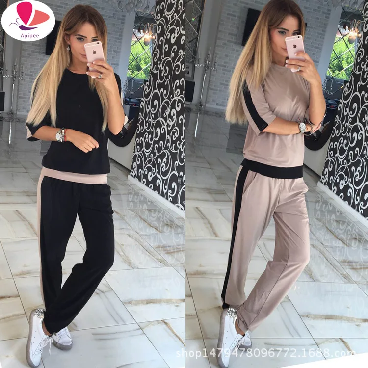 

Женский спортивный костюм с коротким рукавом и круглым вырезом