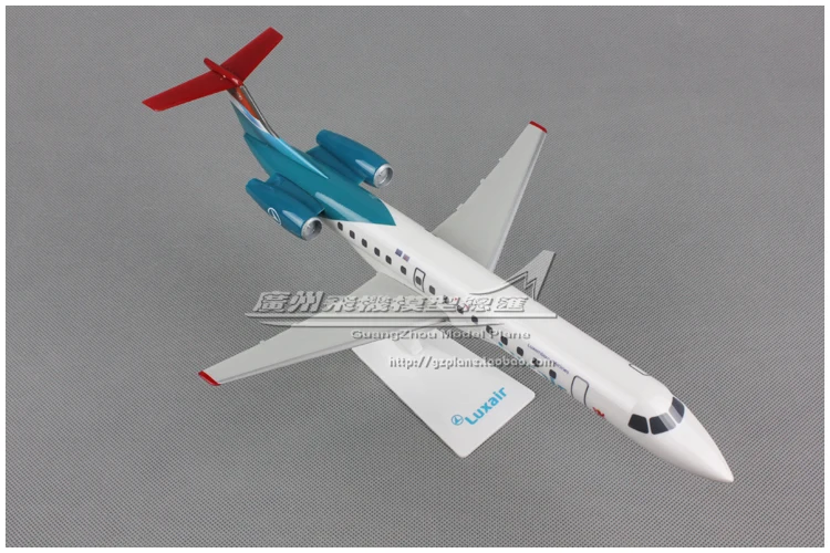 

30CM 1:100 Plastic Air LUX LUXAIR Airlines LUXAIR ERJ 145 Airways Aircraft Assembled Assembly airplane model Plane