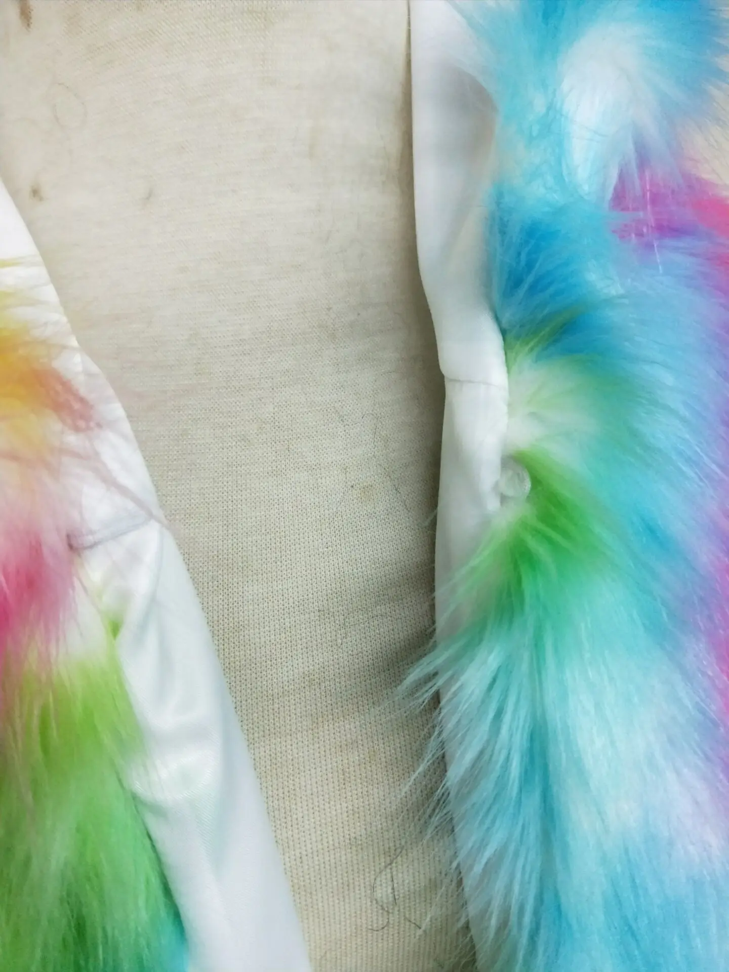 Imitation Fur Ladies Short Hooded Coat Color Fox Fur Thick Warm Fur Coat