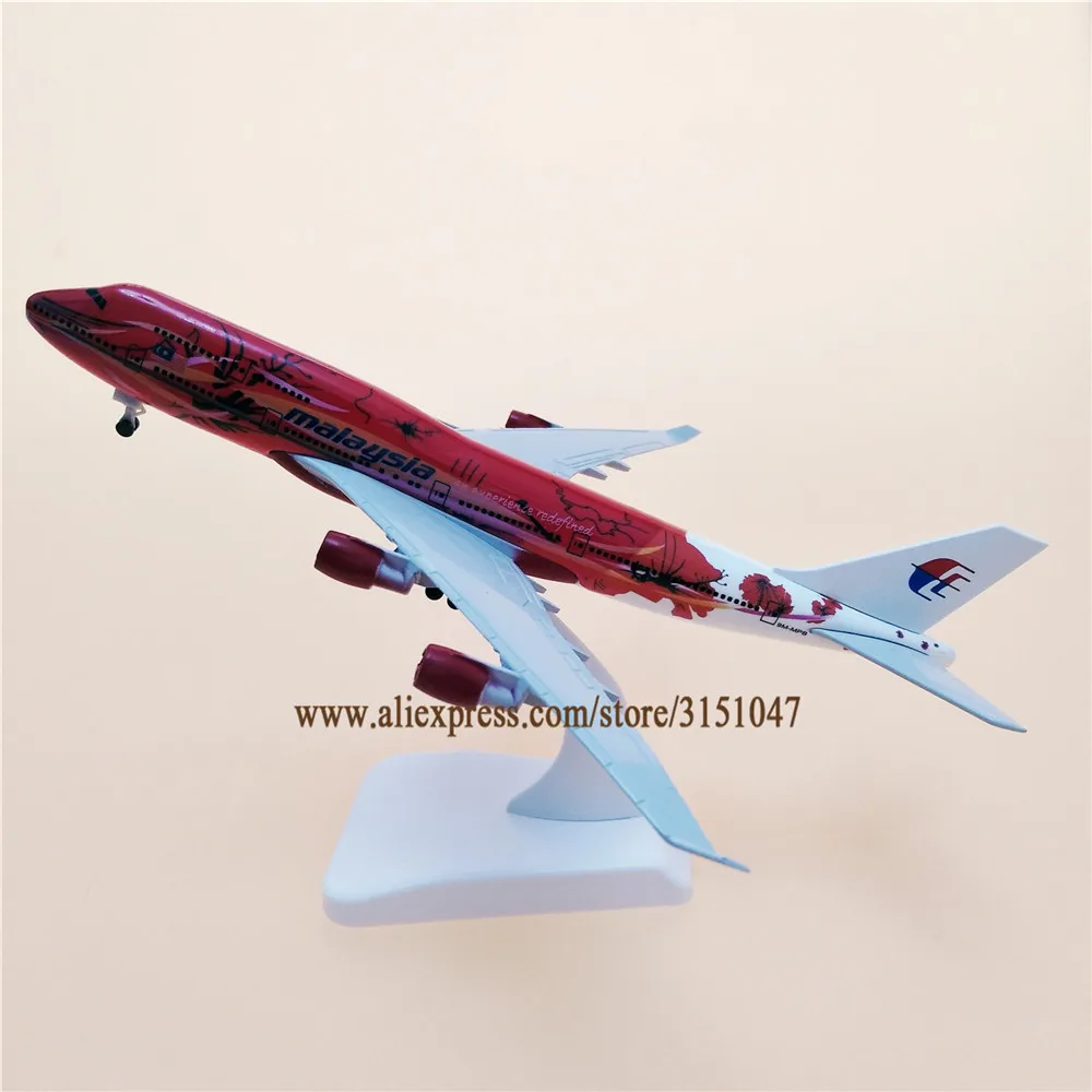 Модель самолета из металлического сплава 20 см красные авиакомпании Malaysia Airlines