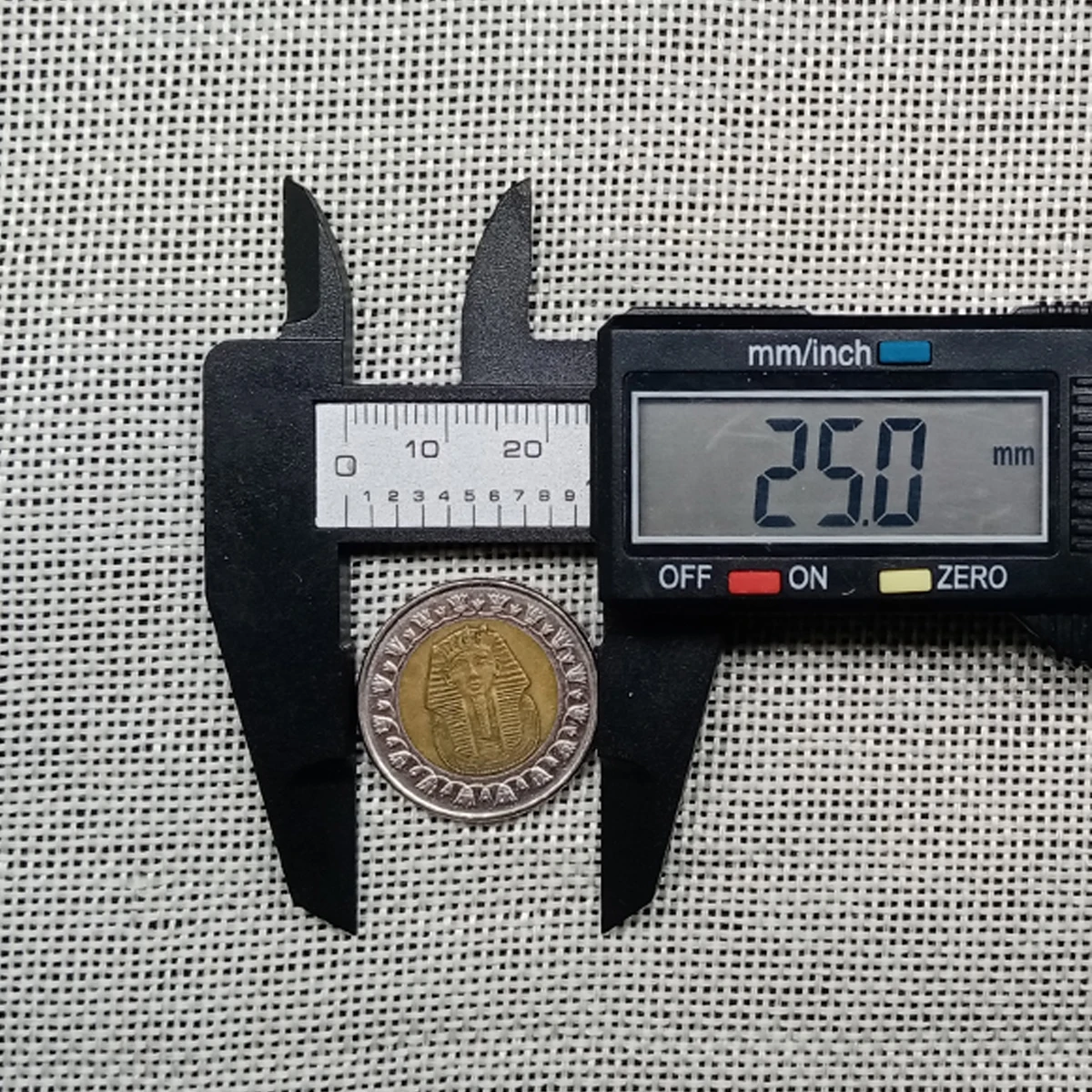 Египет 1 фунт 2007 -2011 Сфинкс король мент Анкх Амон биметаллическая настоящая