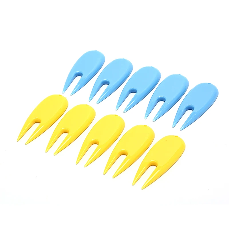 

10pcs Golf Ball Forks Plastic Golf Pitch Repair Divot Tool Golf Ball Score Marker Fork Random Color