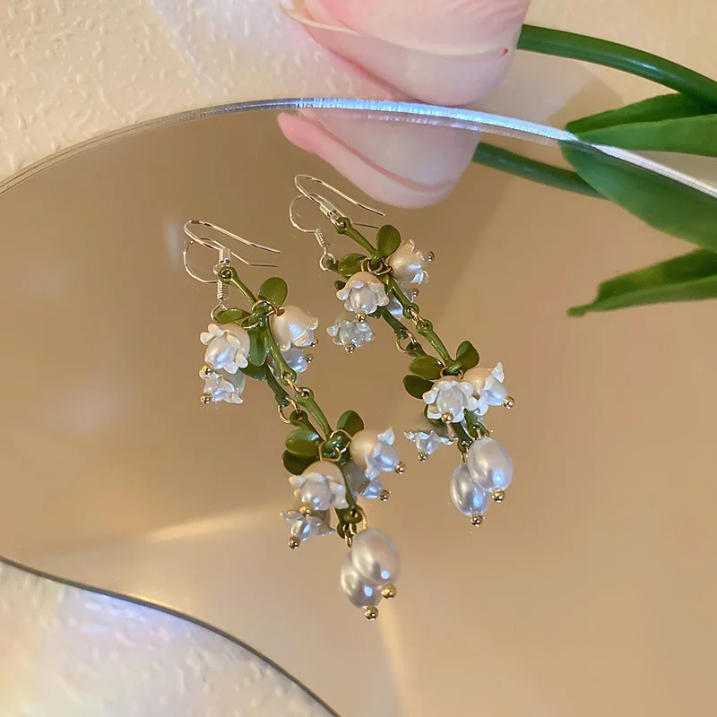 

2021 New Korean Temperament Beautiful Long Imitation Pearl Flower Dangle Earrings Fashion Sweet Girl Women's Jewelry Accessories