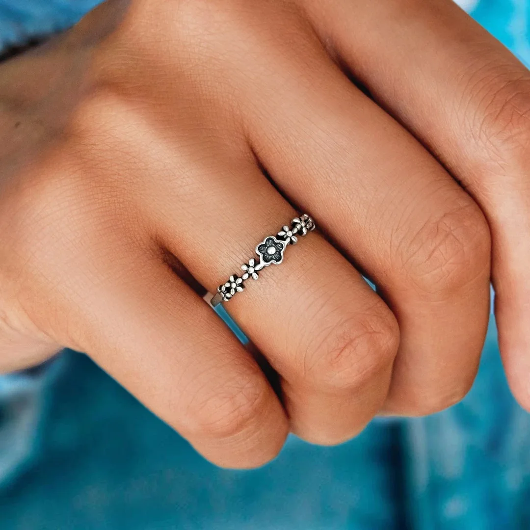 

Vintage Female Flower Adjustable Ring Charm Silver Color Thin Wedding Rings For Women Luxury Bride Open Engagement Ring