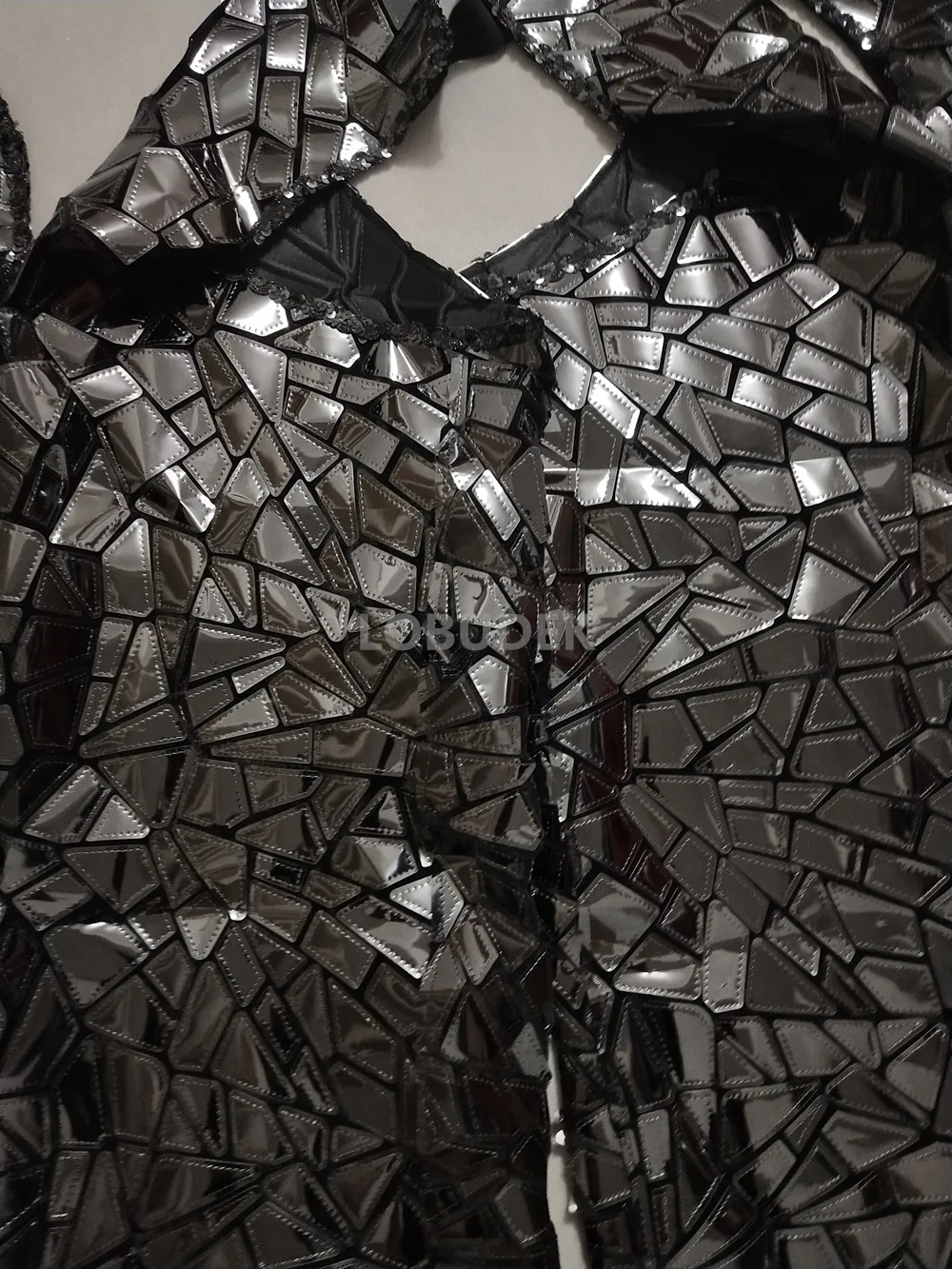 Чёрный комплект из бюстгальтера с зеркальными пайетками, трусиков, платка и кепки для женщин-диджеев, танцоров, певцов. Сексуальная сценическая одежда для шоу, баров, вечеринок и рейва. Рефлективный костюм.