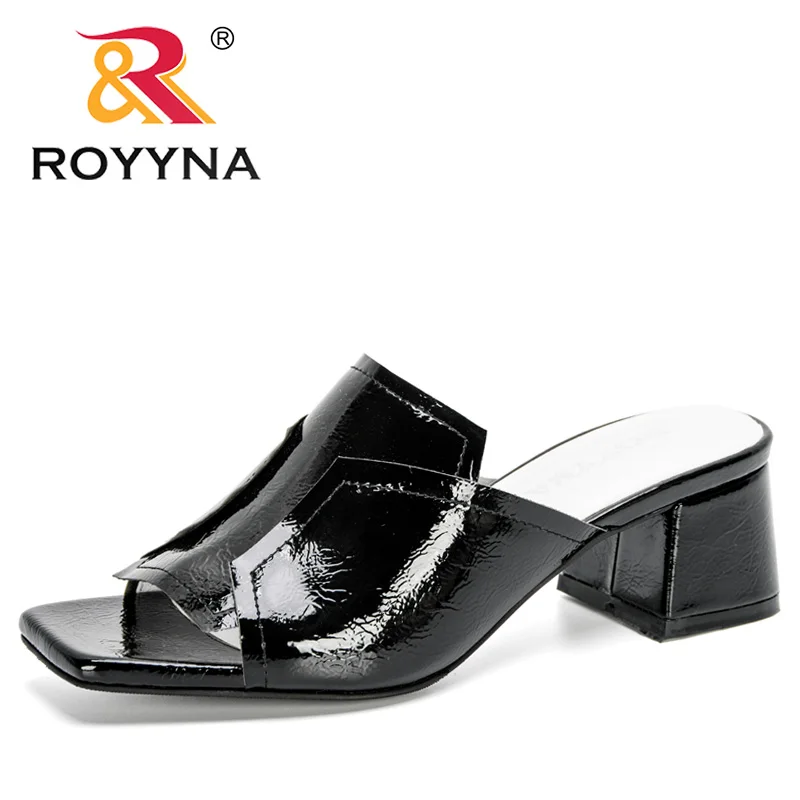 

Женские кожаные шлепанцы ROYYNA, сланцы из микрофибры, высокий каблук, круглый носок, плоская подошва, симпатичные Тапочки, лето 2020