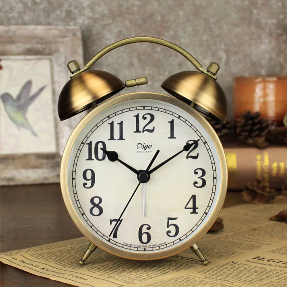 

4 Inch Vintage Metal Alarm Clock Silent Pointer Clocks Round Rome Number Dual Bell Loud Alarm Clock Night Light Home Decoration