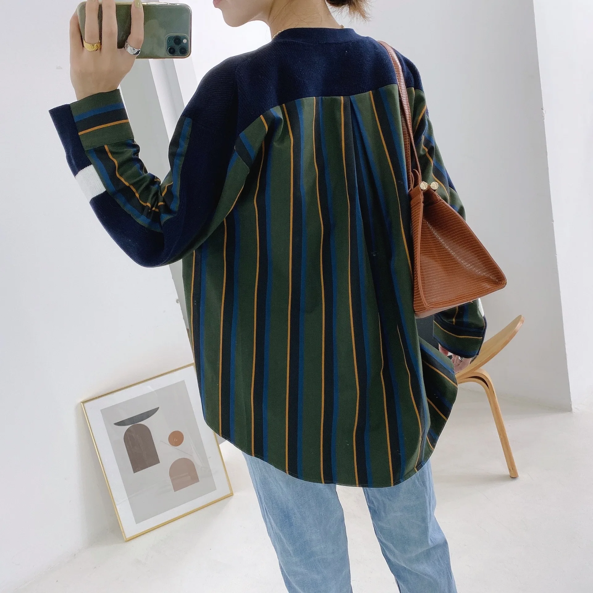 

2020 V-neck Striped Shirt Stitching Knitted Cardigan Autumn New Female Design Sense Thin Top
