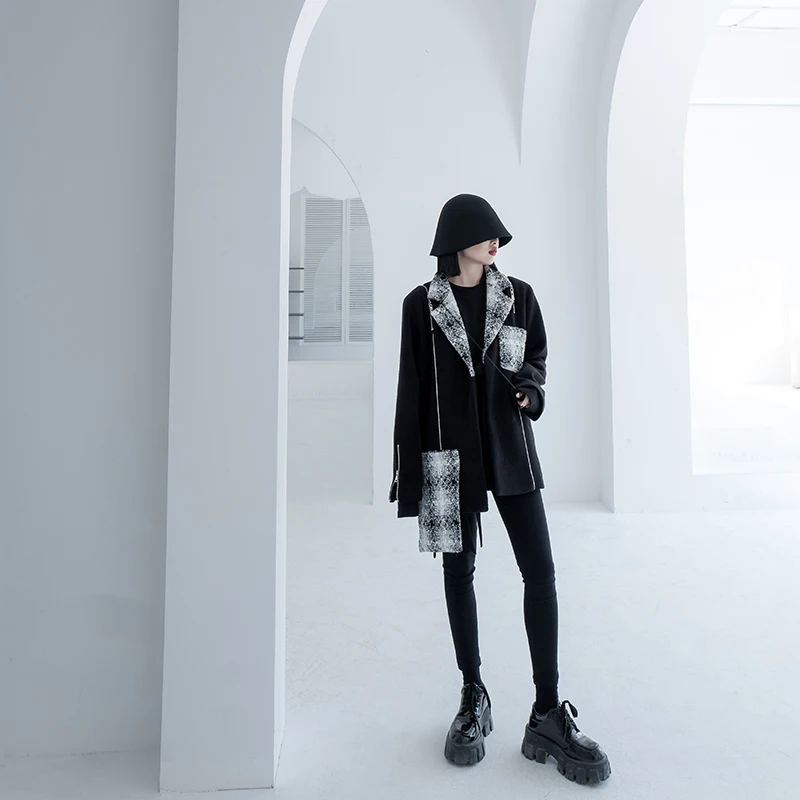 

Высококачественная дизайнерская шерстяная куртка на молнии с открытыми плечами, женский модный крутой контрастный светоотражающий коротк...