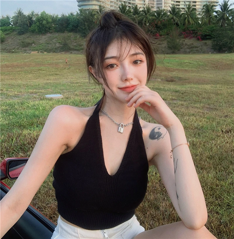 

Fashion retro knitted halter camisole female spring 2021 new sexy short tops female sexy sleeveless tank tops