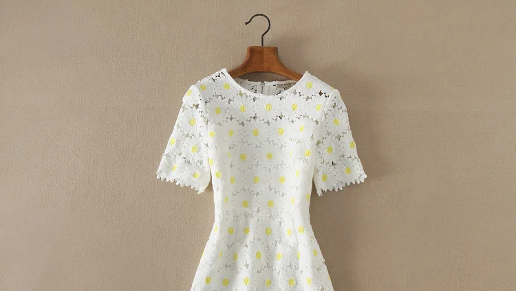 Новое водорастворимое белое и желтое кружевное платье с цветочной вышивкой |