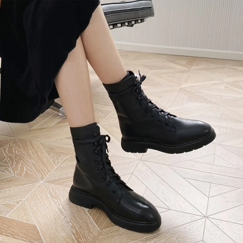 

2021 Winter Martin Boots Cross Strap Wedge Flat Round Toe Strap Daily Military Style Solid Color Short Barrel Knight Boots