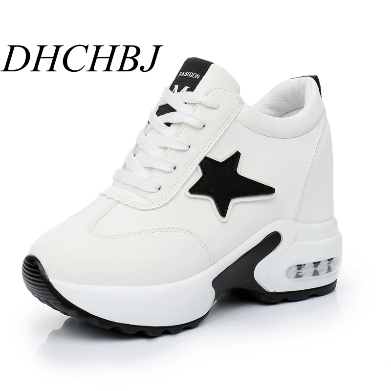 Новинка 2020 года Сезон весна Женские кроссовки на танкетке 9 см Обувь платформе