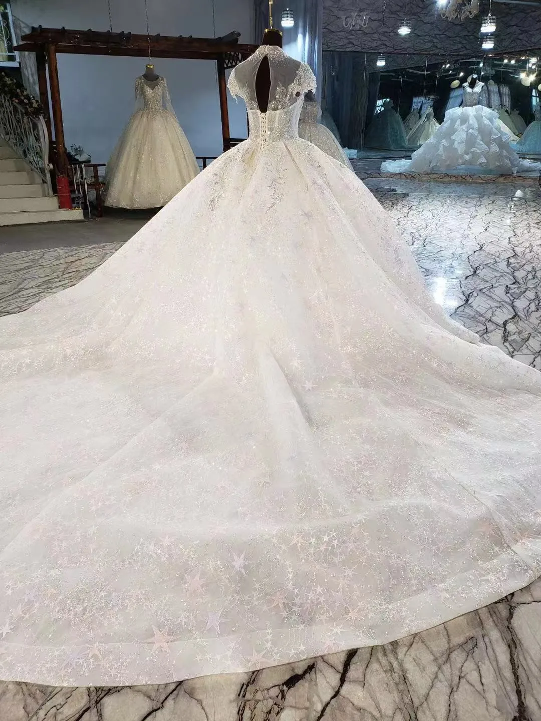 

Luxurious Robes De Mariee Pearls Beaded Wedding Dresses Customized Strapless Bride Dress Dubai Arabic Long Train Bridal Gown