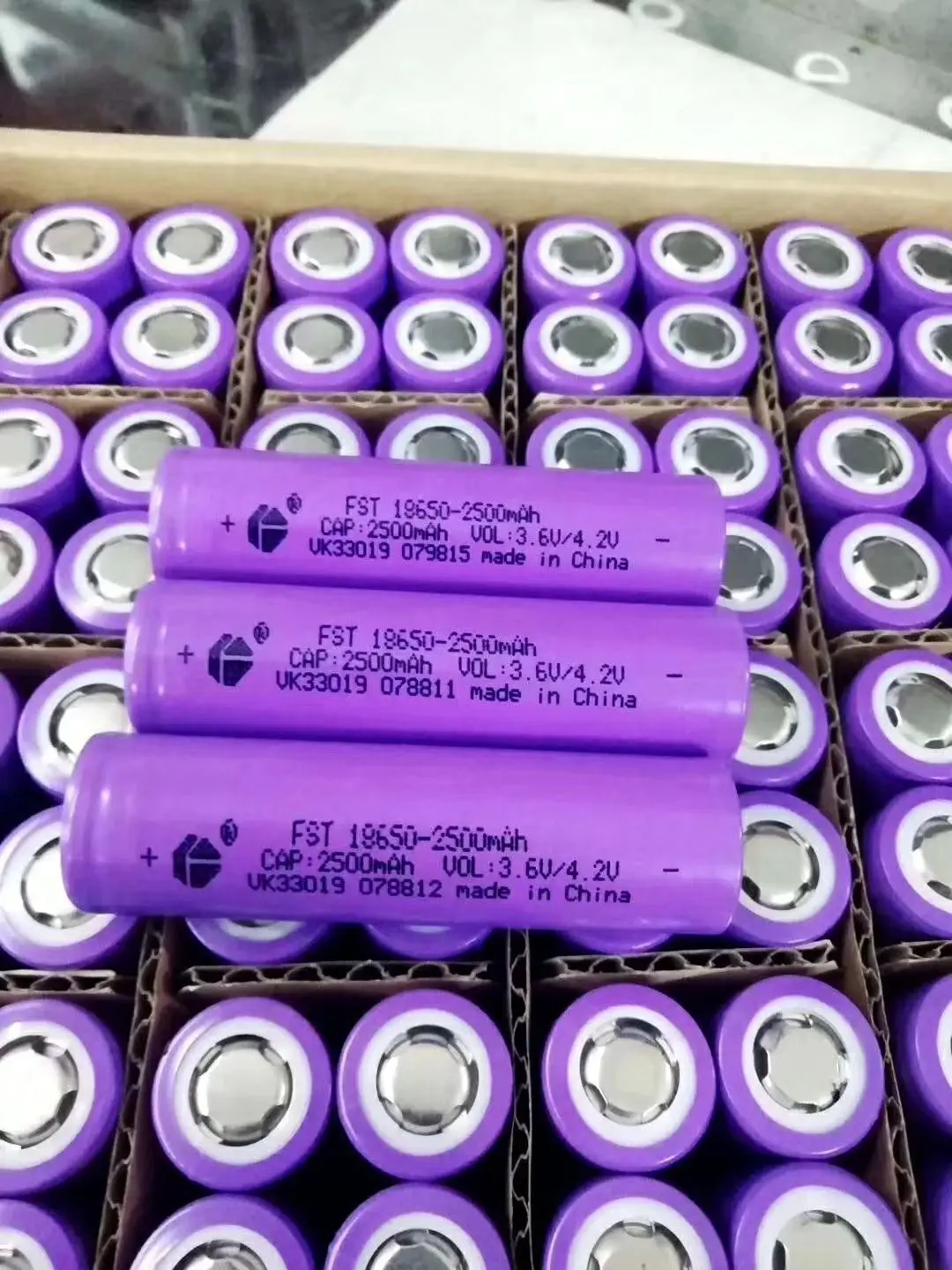 

Brand new original 18650 lithium battery large capacity power lithium battery flat head power bank 3.7V flashlight battery pack