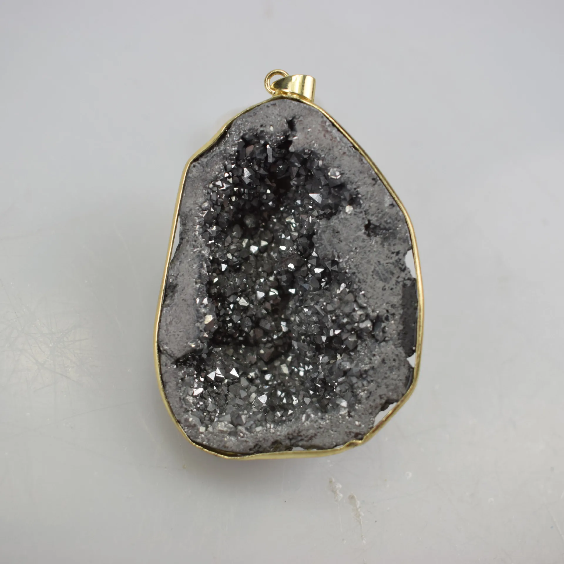 

Natural Agate Crystal Hole Pendant Plating Color Crystal Lovers Pendeloque Cut Cornucopia Pendant