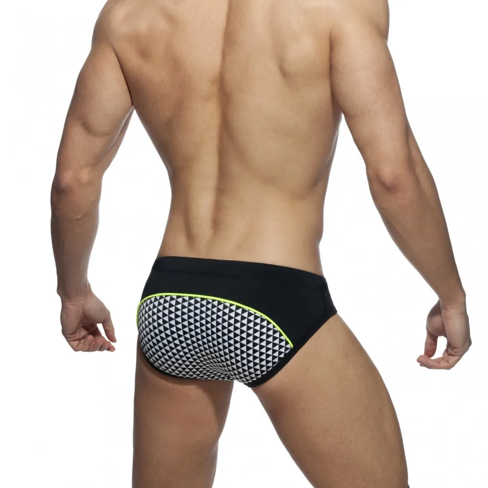 

With Push Pad New Men Swimming Trunks Rainbow Print Bikini European And American Fashion Sexy Low Waist Beachwear 82% Polyester