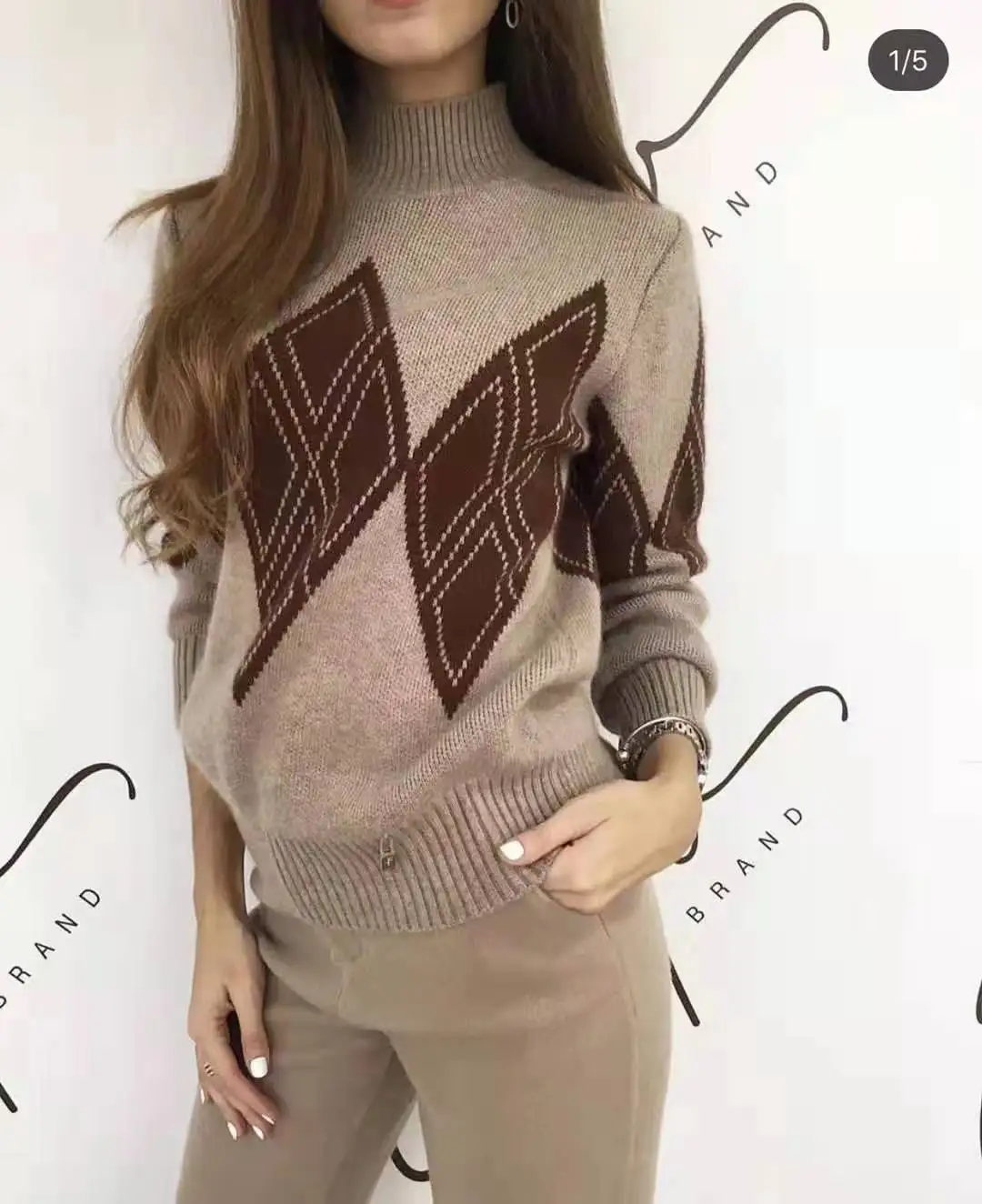 Женский трикотажный комплект из двух предметов свитер с высоким воротником и