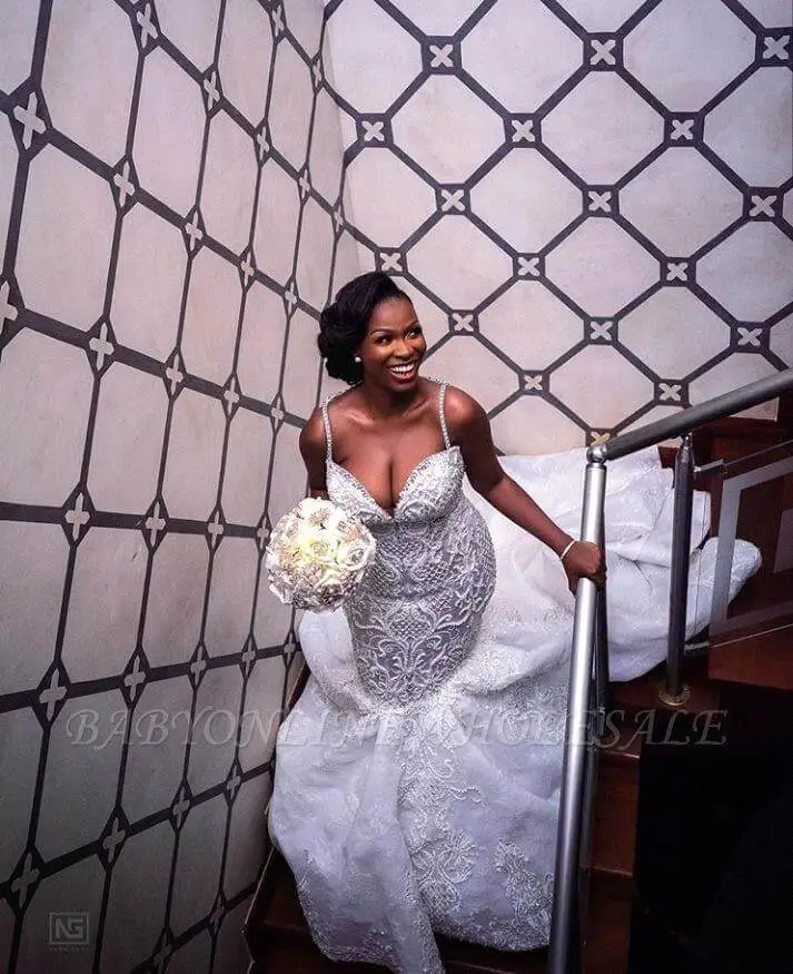 African Plus Size Mermaid Wedding Dress Sexy V-Neck Beading Wedding Gowns Appliqued Satin Bridal Dress