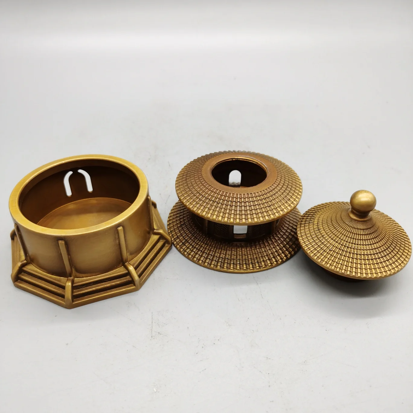 

Pure copper Temple of heaven censer, Chinese retro brass creative censer, exquisite arts and crafts decorations