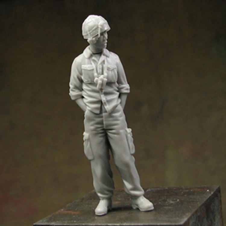 

1/35 Resin Model figure GK Soldier British AFV Crew Member WWII Military theme Unassembled and unpainted kit