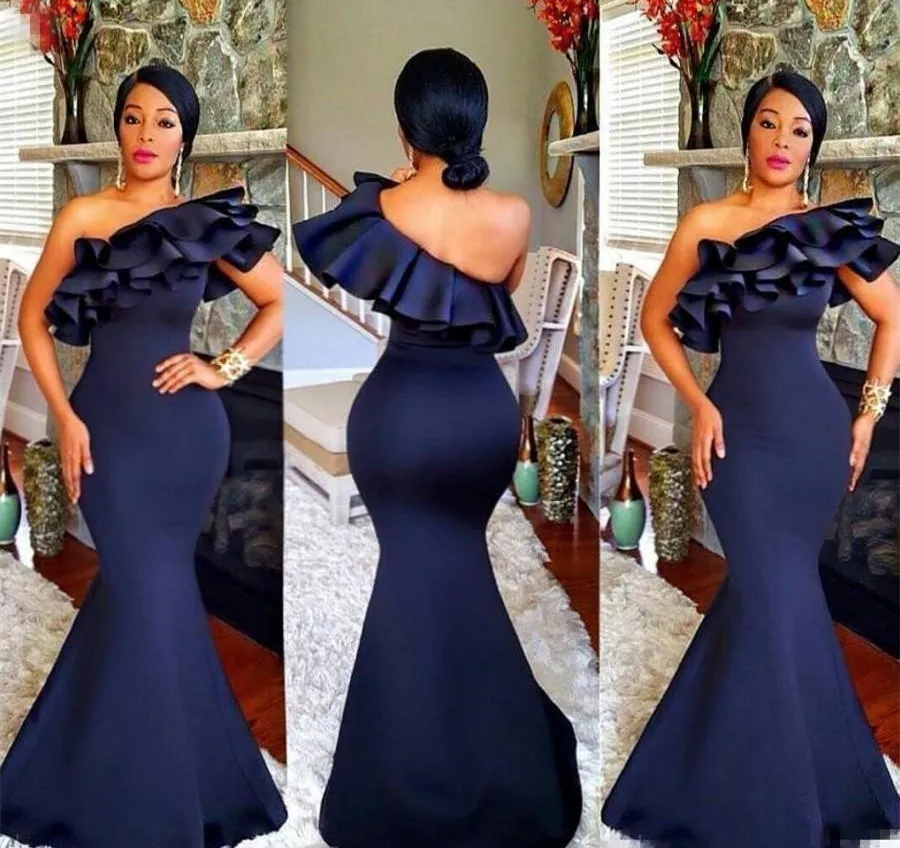 

Ruffles Bridesmaid Dresses 2021 Sexy One Shoulder Long Mermaid Wedding Guest Dress Elegant Navy Blue Party Gown Plus Size