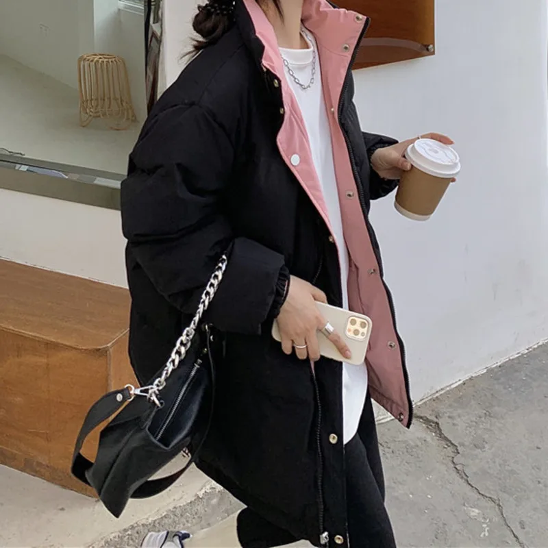 Маленький мужчина носит хлопковую одежду с обеих сторон хлопковая одежда