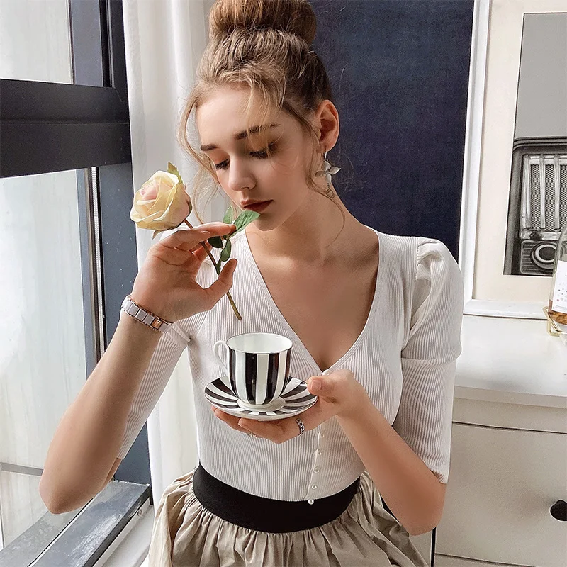 

Dabuwawa Basic Sexy Slim High Street Pullover Sweater Ladies V Neck Half Sleeves Single Breasted Sweaters Casual Women DO1AJS002