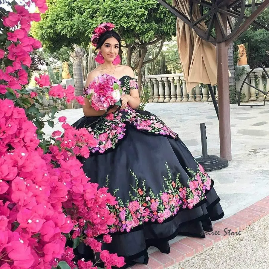 Уникальные черные платья Quinceanera мексиканское Пышное Платье с коротким рукавом