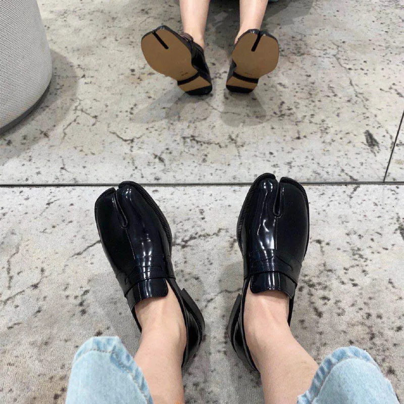 Женские туфли из лакированной кожи на плоской подошве в британском стиле tabi ninja