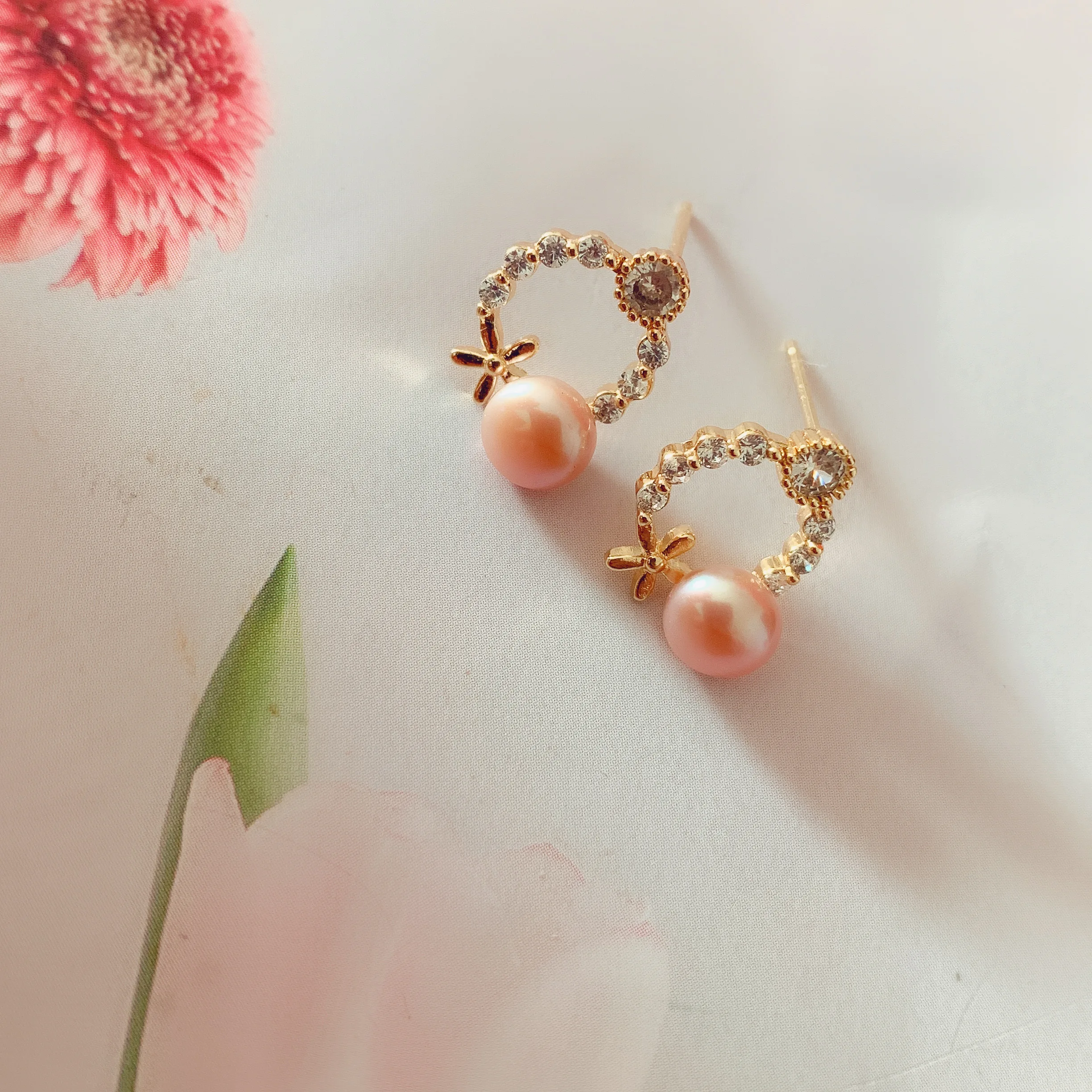 

Sweet and romantic wild earrings Korean fashion natural pearl wreath earrings women 2021 new 14k gold zirconia earrings jewelry