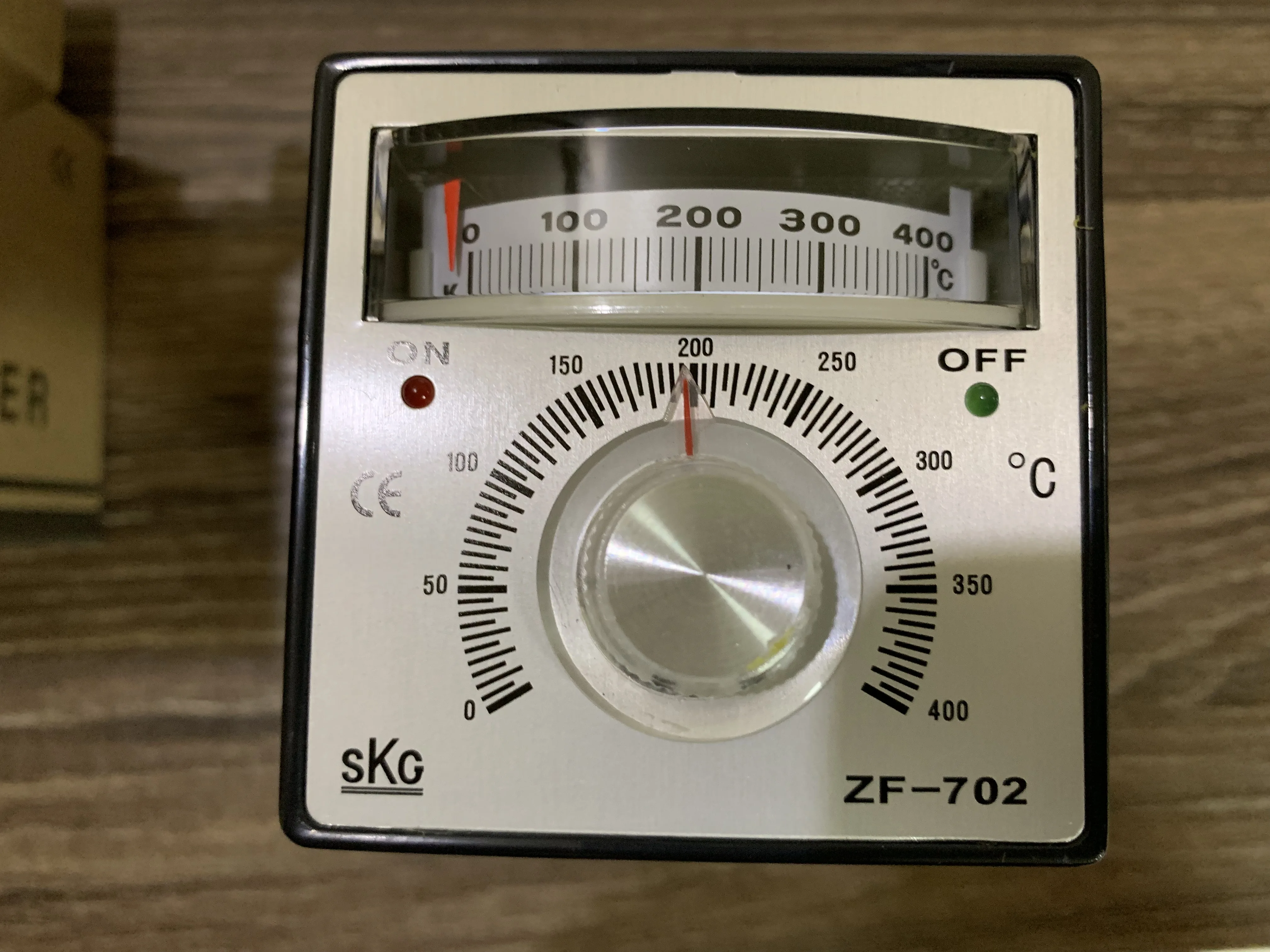 new original genuine skg thermometer skg zf702 electronic zf 702 authentic guarantee shelf temperature controller thermostat free global shipping