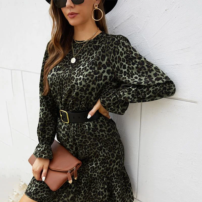

Женское платье с круглым вырезом, леопардовым принтом и длинным рукавом