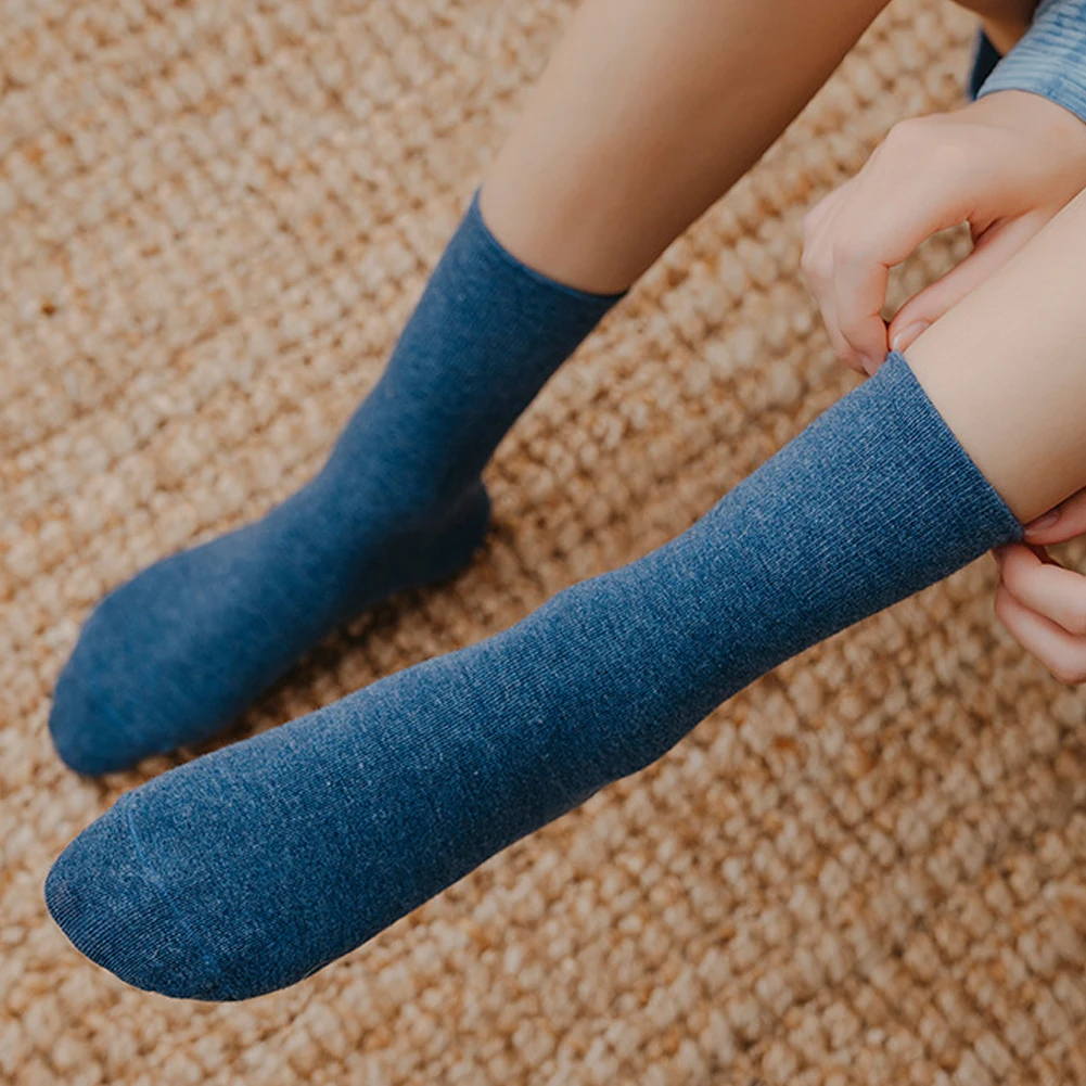 

Random Color Cotton Women's Socks for Autumn Winter Red Blue Black Solid Color Towel Girls Socks Middle Tube