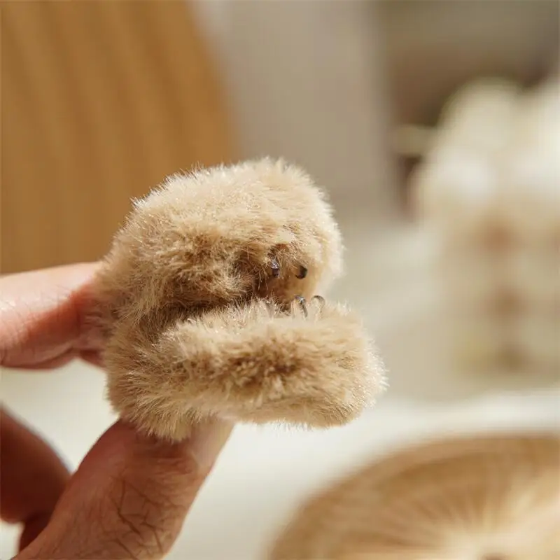 

Cute Sweet Plush Hair Claws For Women Girls 3D Cartoon Heart Style Hair Clips Small Bangs Clips Hairpins Hair Accessories 2021