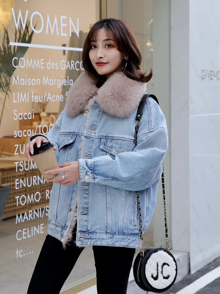Куртка женская джинсовая с воротником из натурального овечьего меха 2020 - купить
