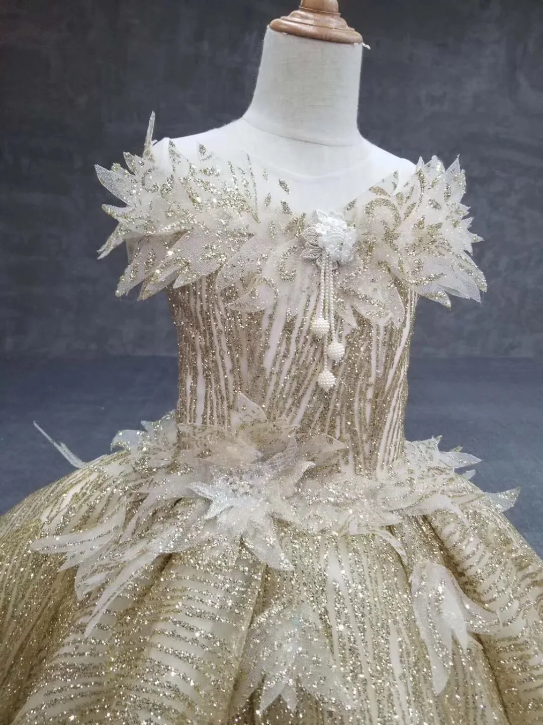 2019 г. Золотое кружевное блестящее платье с цветочным узором для девочек