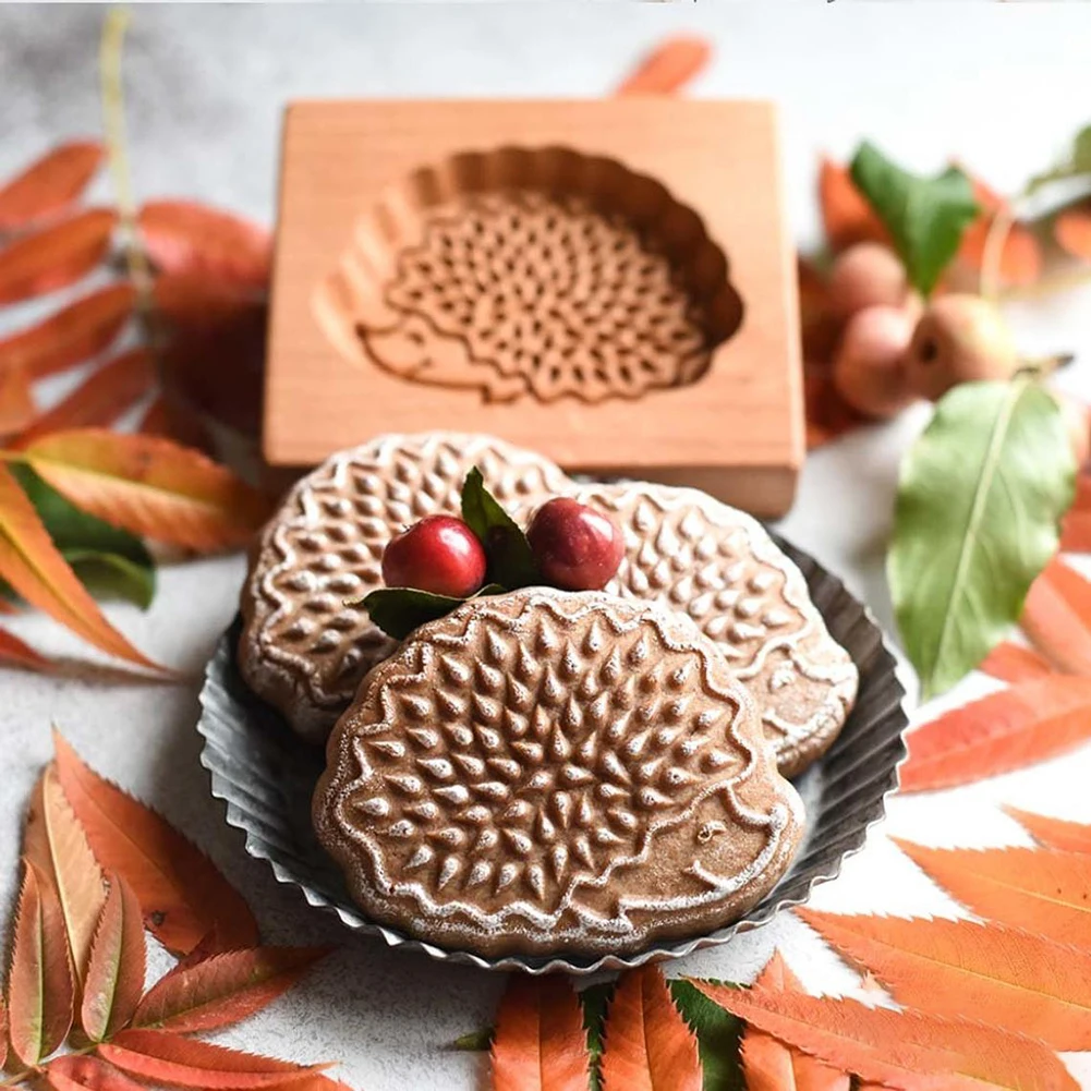 

Wooden Cookie Cutter Mold Press DIY 3D Cake Embossing Baking Mold Tools Fawn Hedgehog Gingerbread Biscuit Cookie Stamp Bakery