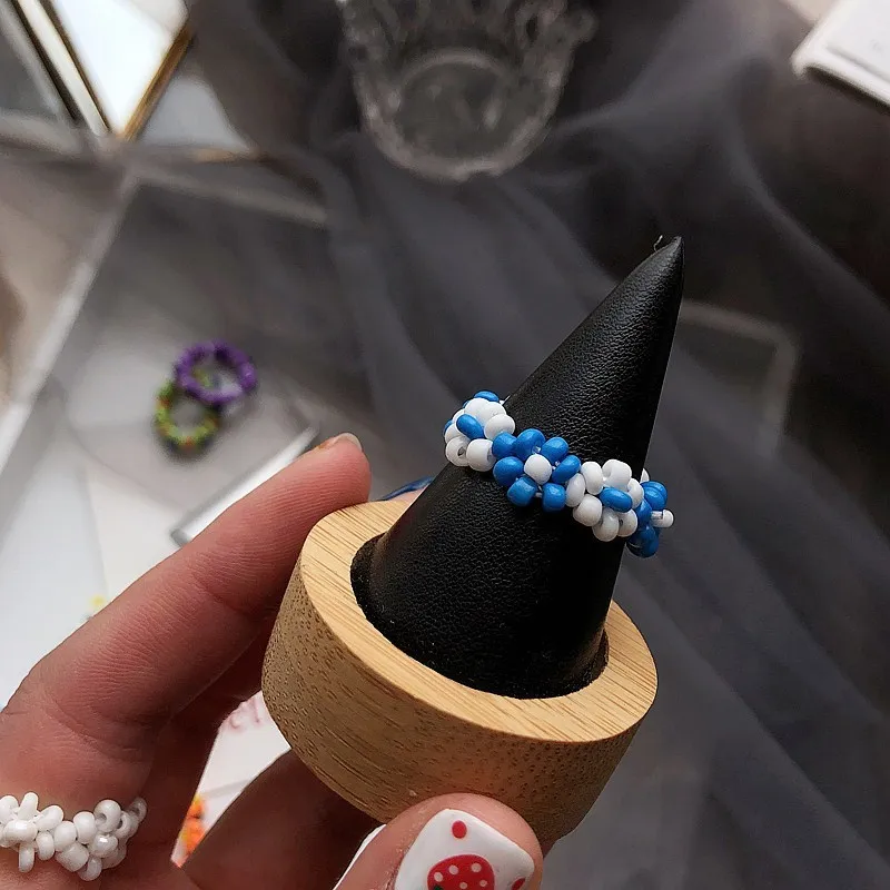 Женское кольцо ручной работы с маленькими цветами и рисовыми бусинами модные