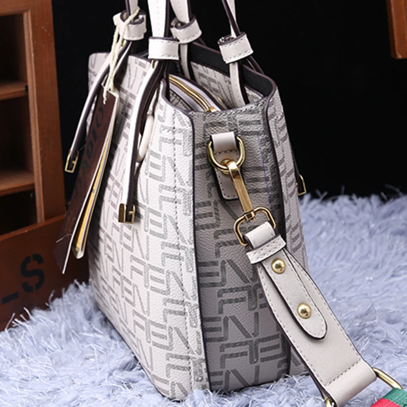 

Letter Printed Pattern Crossbody Bag for Women 2020 New Fashion Big Capacity Single Shoulder Tote Bags Travel Shopping Package