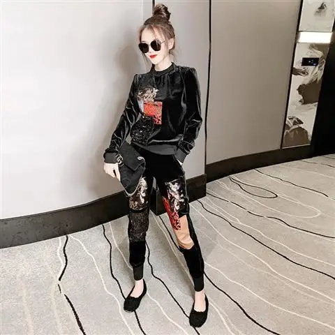 

2021 Spring Gold Velvet Patch Sweatshirt and Sweatpants Two-Piece Set Crew Neck Casual T-shirt Top and Trousers Suit Fashion