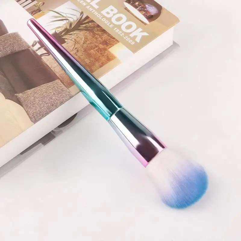 Роскошные кисти для макияжа цвета шампанского с голубыми градиентами основы