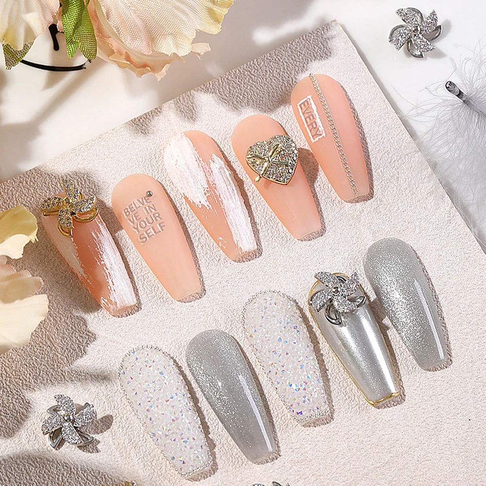 

1PC Nail Jewellery The Shape Of Rotatable Windmill Rhinestone Gold and Silver Color Zircon Accessories For Nail Art Decorations
