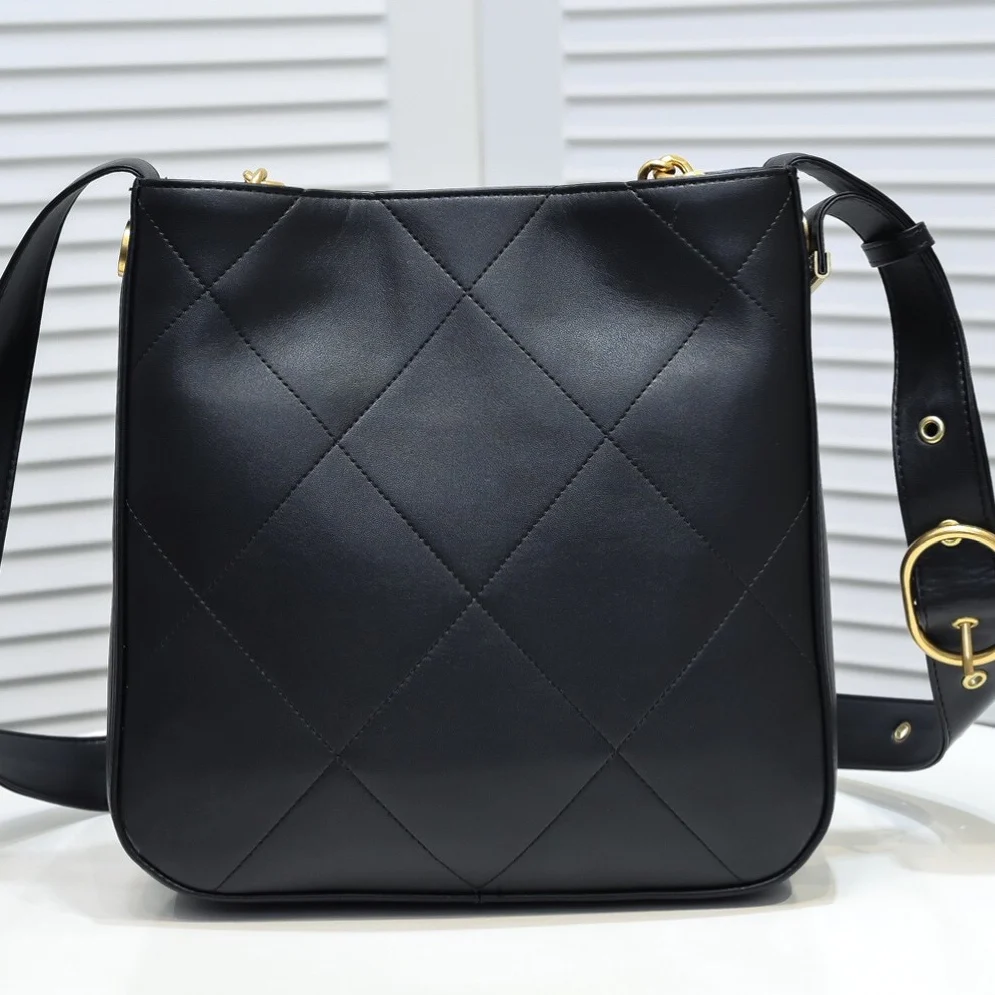

21/22 autumn and winter luxury brand new hippie leather shopping bags ladies shoulder bags.