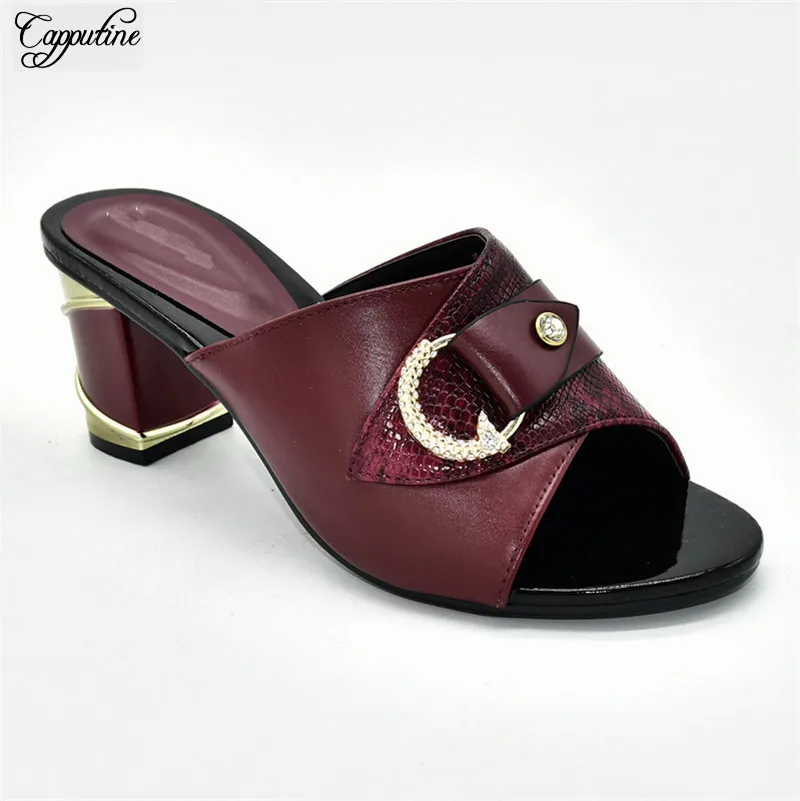 Очаровательные желтые шлепанцы на высоком каблуке Потрясающие вечерние