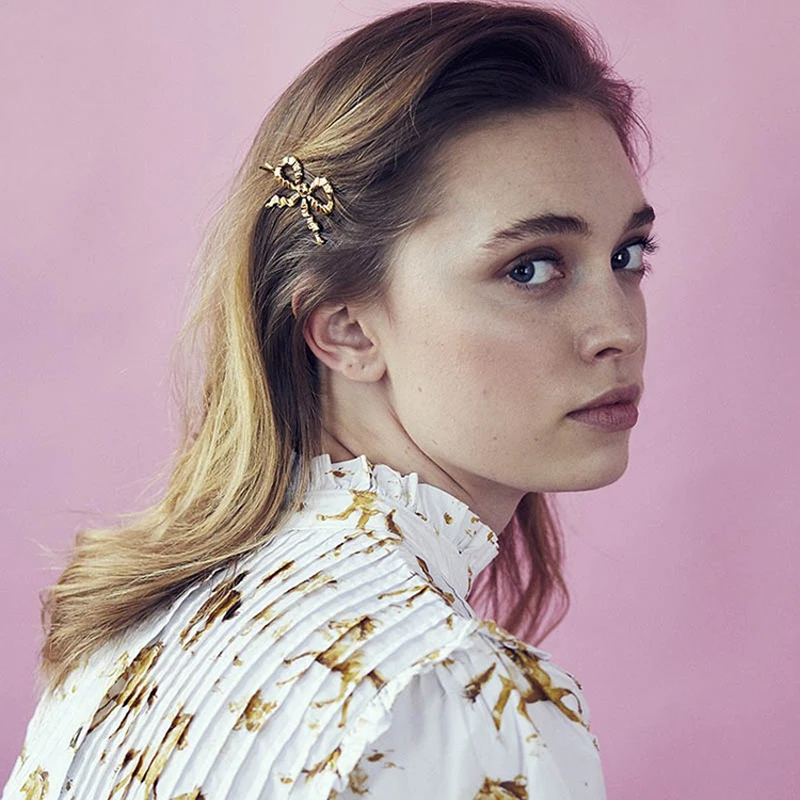 

2 Style Romantice Bowknot Shape Faux Pearl Statement Stud Earrings for Women Trendy Lovely Gold Color Metal Fold Texture Earring